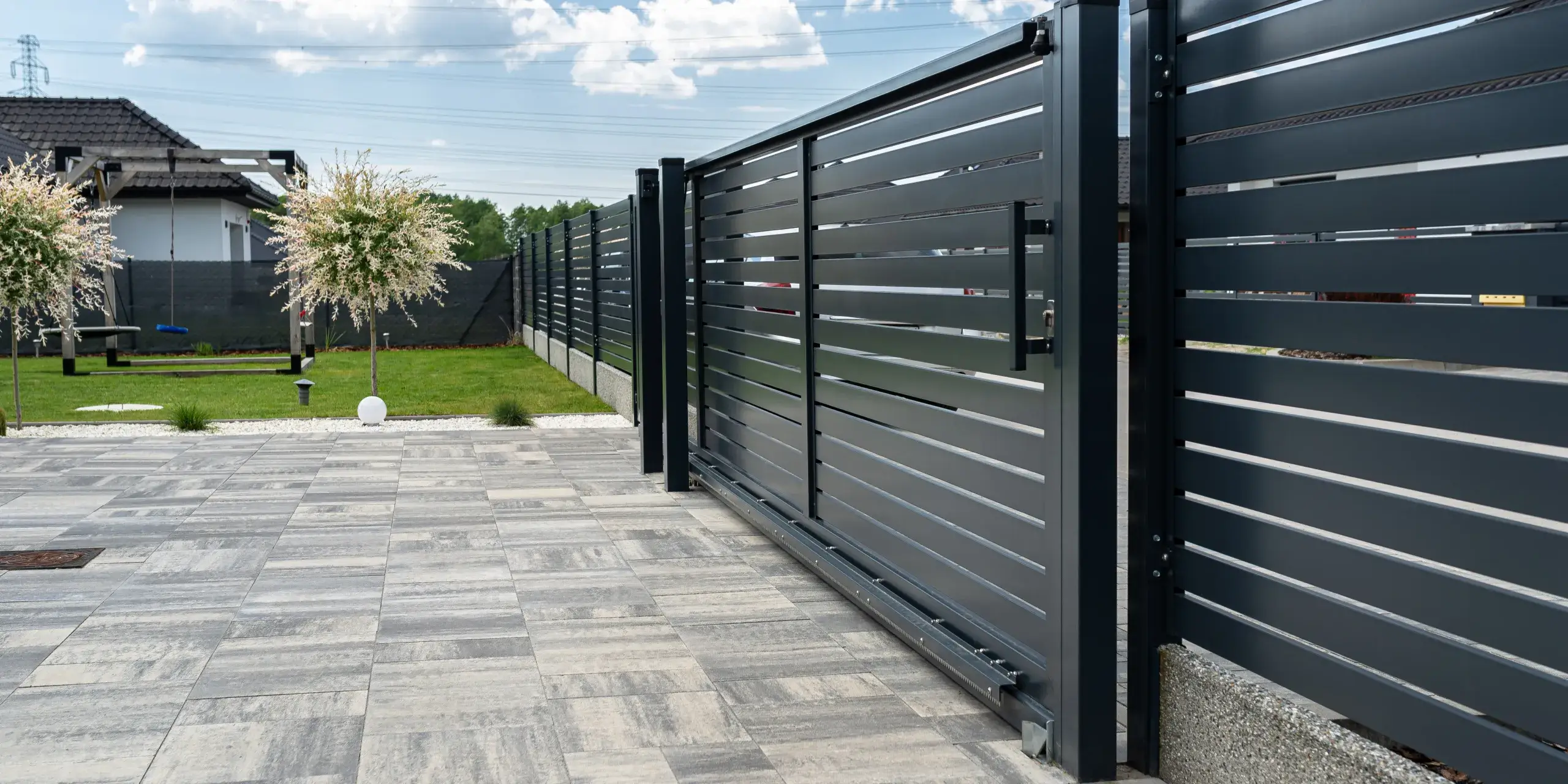 a-modern-panel-fence-in-anthracite-color-visible-2024-05-24-11-49-50-utc