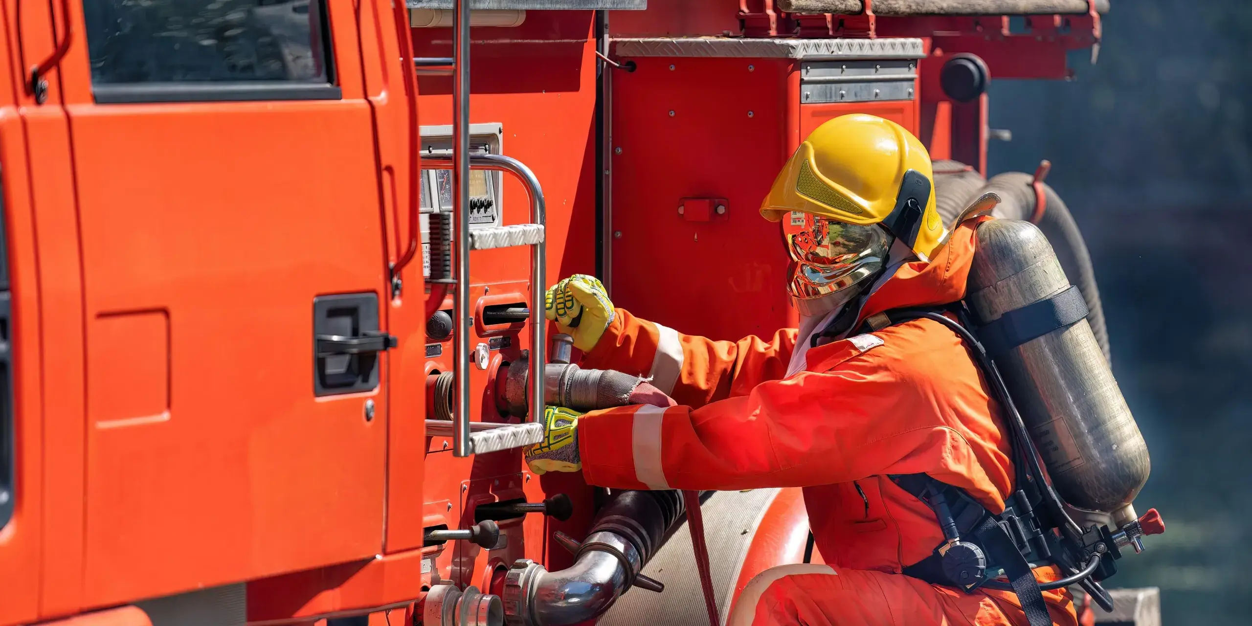 firefighter-wearing-fire-protection-suite-and-oxyg-2024-10-14-20-19-26-utc