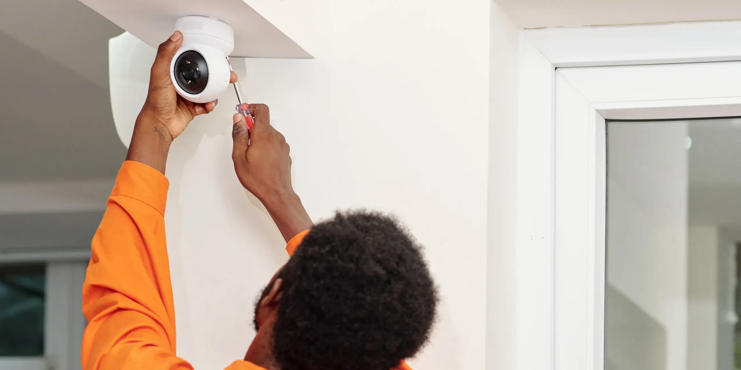 fixing-security-camera-on-ceiling-2023-11-27-05-16-54-utc